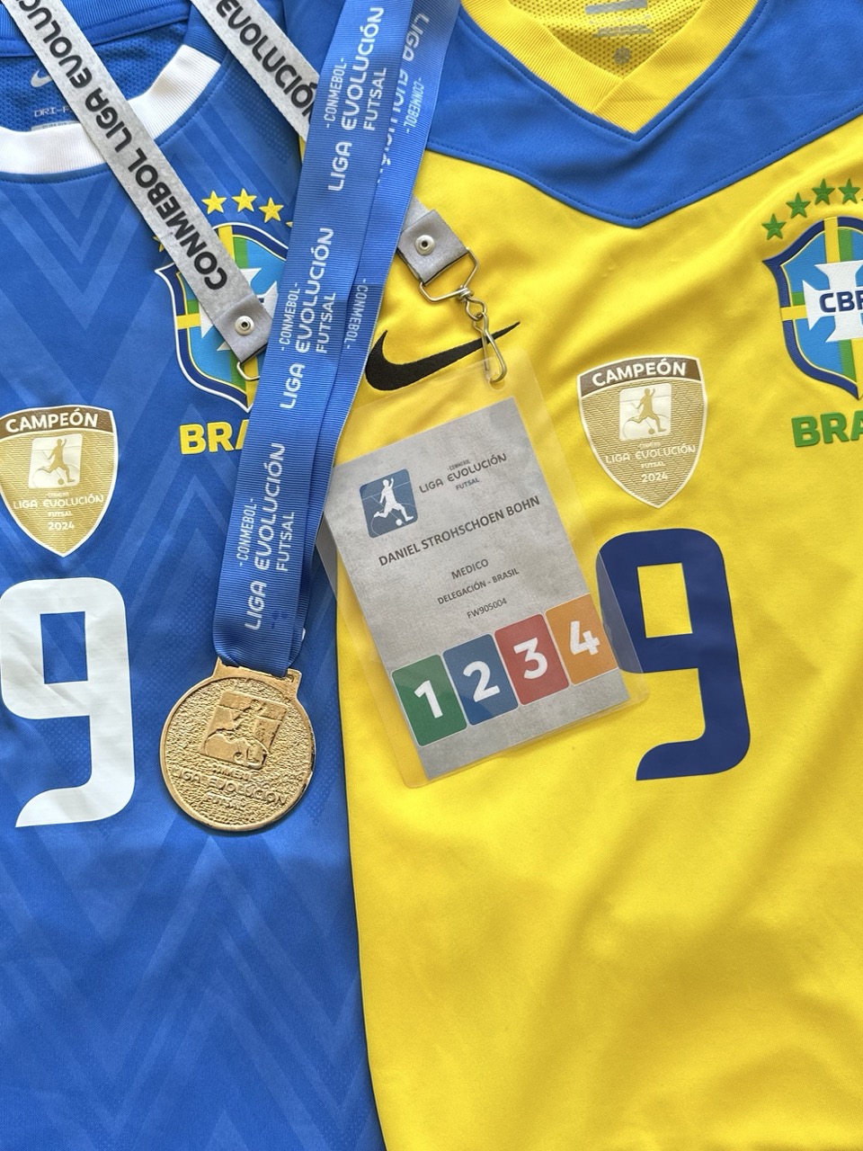 Camisas Oficiais, Medalha e Crachá da Competição